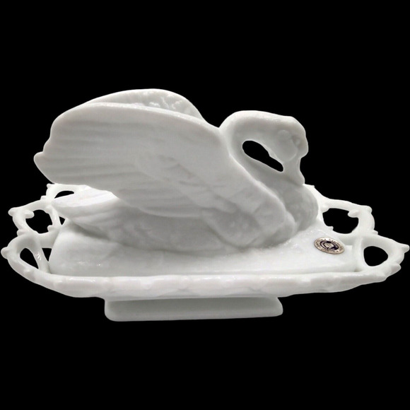 Westmoreland White Milk Glass Raised Wing Swan on Lacy Base Vintage Serving Dish - Picture 4 of 15